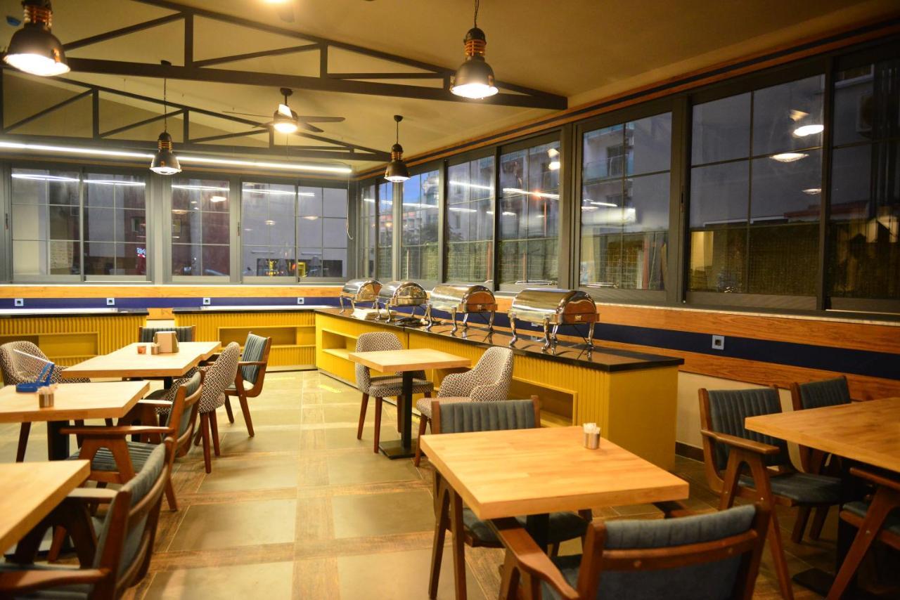 호텔 오아시스 말마리스 외부 사진